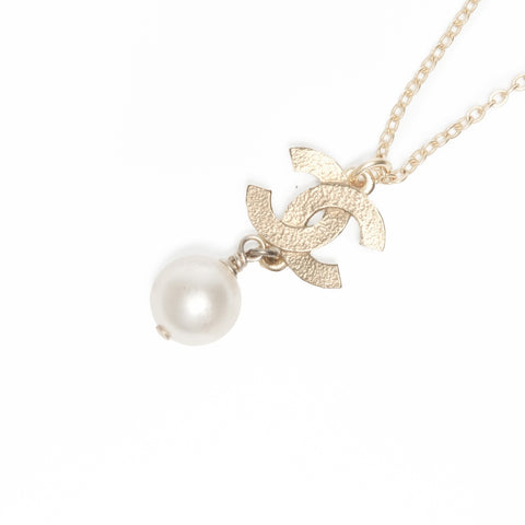 CHANEL A16A 2016 COCO Mark Pearl Rhinestone Necklace gold WS24109