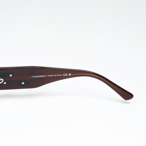 CHANEL Camelia sunglasses Brown WS24292