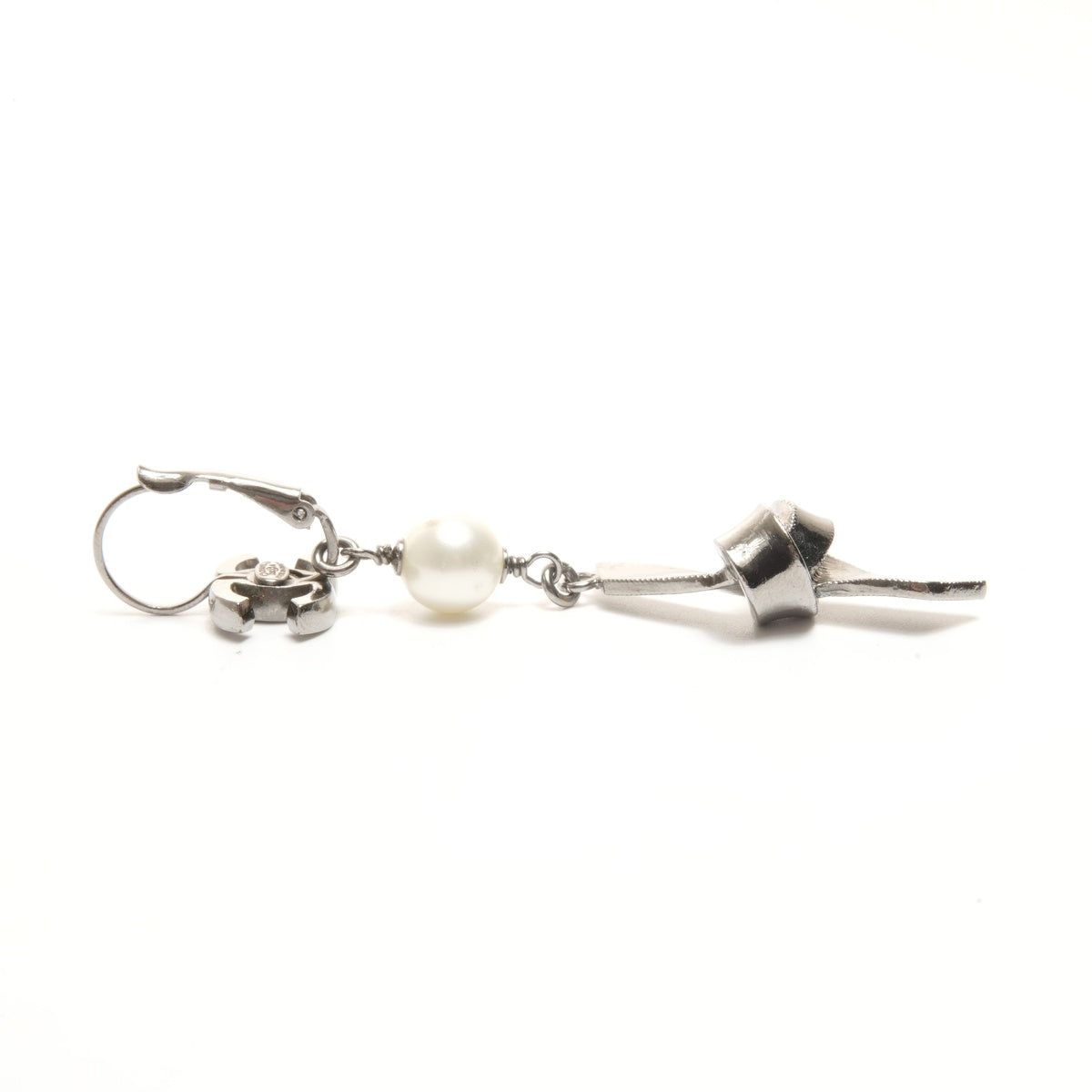 CHANEL 06A 2006 COCO Mark Pearl Ribbon Pierce Silver WS24429 – NUIR VINTAGE