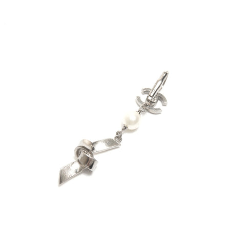 CHANEL 06A 2006 COCO Mark Pearl Ribbon Pierce Silver WS24429