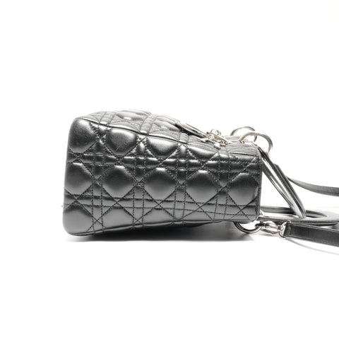 Christian Dior Medium Lady Dior Silberne Metallhandtasche schwarz WS24628