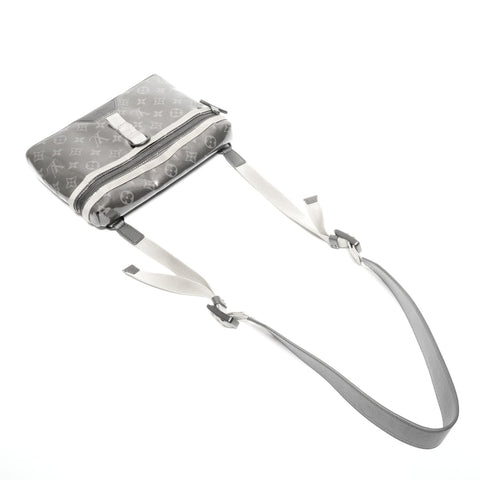 LOUIS VUITTON 2018 Monogram Eclipse Glaze Messenger PM Shoulder Bag black WS24672