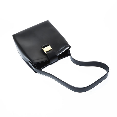 Salvatore Ferragamo Leather Vara One Belt Bucket Shoulder Bag black WS24769