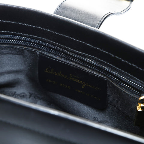 Salvatore Ferragamo Leather Vara One Belt Bucket Shoulder Bag black WS24769