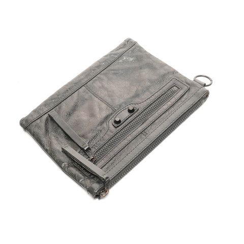 BALENCIAGA 夹扣皮革小号手拿包黑色 WS24873