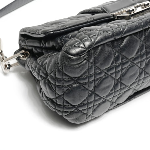 Christian Dior Cannage Lady Dior 翻盖包小羊皮单肩包黑色 WS24884