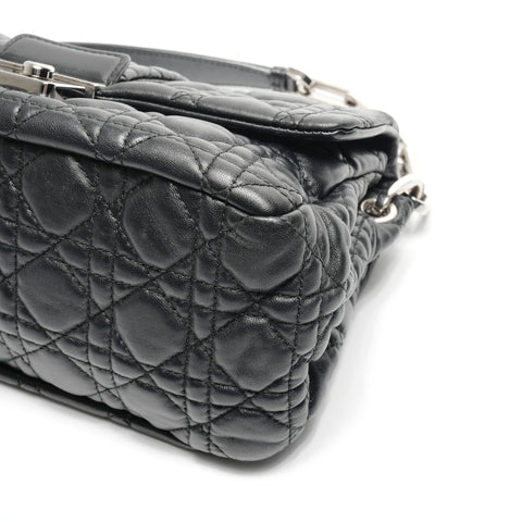 Christian Dior Cannage Lady Dior 翻盖包小羊皮单肩包黑色 WS24884