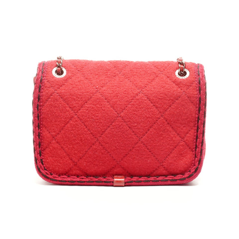 CHANEL 巴黎萨尔茨堡绗缝迷你羊毛翻盖包 单肩包 红色 WS24906