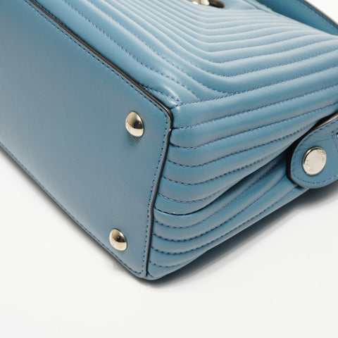 FENDI Dotcom Sac à bandoulière en cuir à chaîne bidirectionnelle bleu WS25169