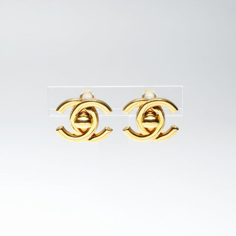 CHANEL Turnlock COCO Mark 96P 1996 Earring gold WS25235