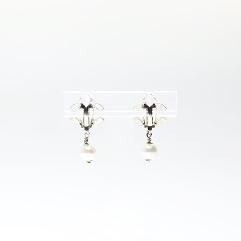 CHANEL 05V 2005 COCO Mark Pearl Drop Earring Silver WS25247