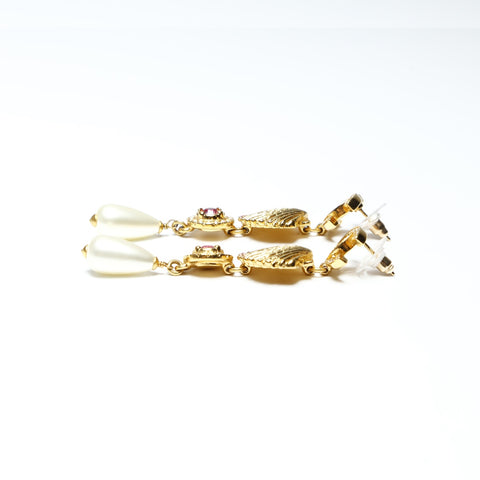 CHANEL Shell, seashell, pearl, rhinestone drop A23C 2023 Pierce gold WS25248