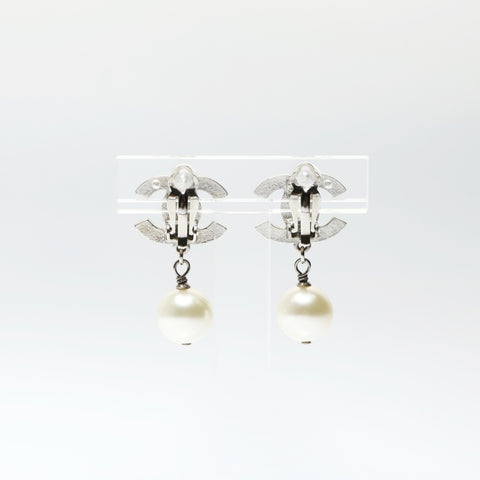 CHANEL A12V 2012 COCO Mark Pearl Earring Silver WS25263