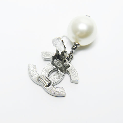 CHANEL A12V 2012 COCO Mark Pearl Earring Silver WS25263