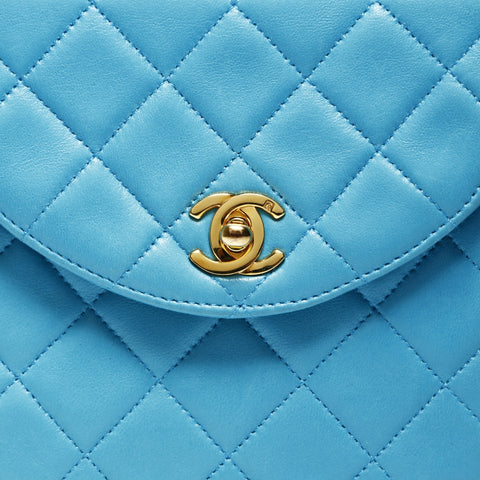 CHANEL Nr. 2 1991-1994 Lammleder Matelasse Turnlock Handtasche blau WS25273