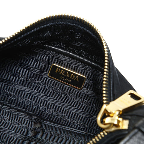 PRADA Schultertasche aus Nylon mit einem Gürtel schwarz WS25292