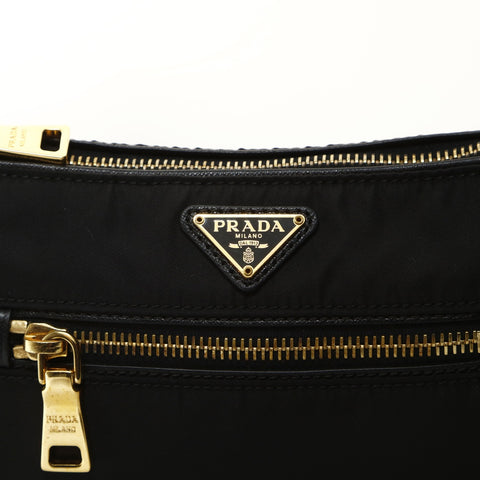 PRADA Schultertasche aus Nylon mit einem Gürtel schwarz WS25292