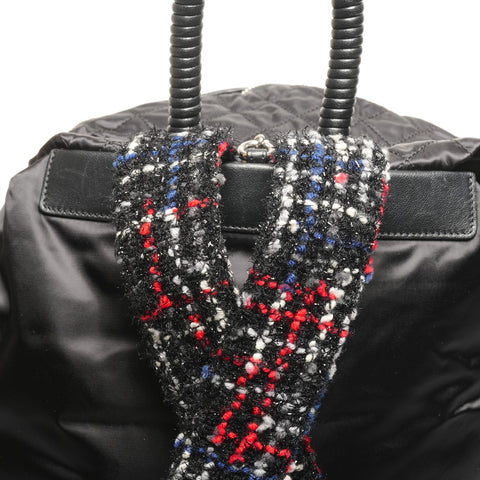 CHANEL 24. Serie 2017-2018 Tweed-Nylon-Stepprucksack Daypack schwarz WS25305