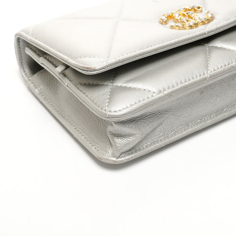 CHANEL 30s 2020-2021 CHANEL 19 Chain Wallet Matelasse Lambskin Shoulder Bag Silver WS25846