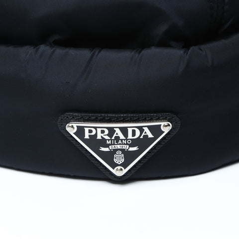 PRADA Re-Nylon XL 加垫无檐小便帽渔夫帽，带三角形徽标 2HC168 帽子黑色 WS25966