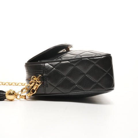 CHANEL 1986-1988 Camera Bag in Lambskin with Matelasse Tassel Shoulder Bag black WS26077