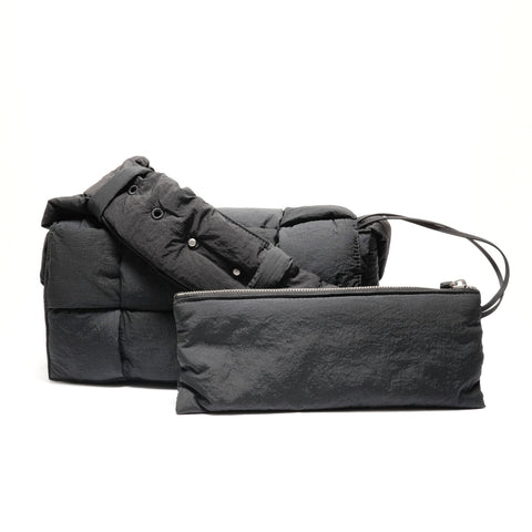 BOTTEGAVENETA 加垫科技盒式尼龙单肩包 黑色 WS26158