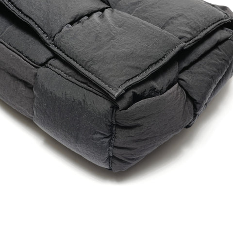 BOTTEGAVENETA 加垫科技盒式尼龙单肩包 黑色 WS26158