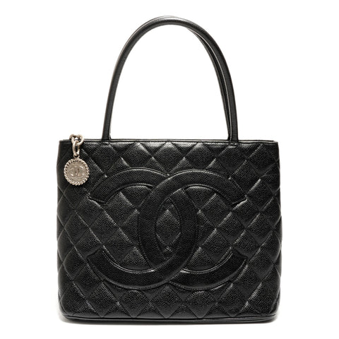 CHANEL No. 6 2000-2002 复刻手提包徽章鱼子酱皮 COCO Mark 手提包黑色 WS26169