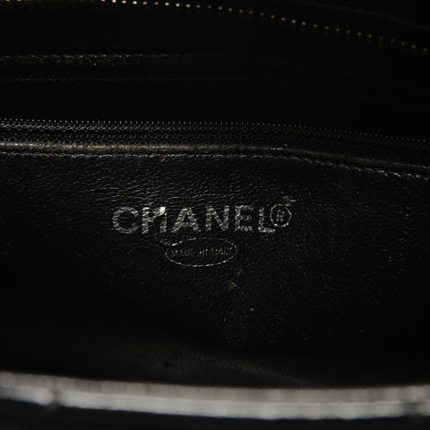 CHANEL No. 6 2000-2002 复刻手提包徽章鱼子酱皮 COCO Mark 手提包黑色 WS26169