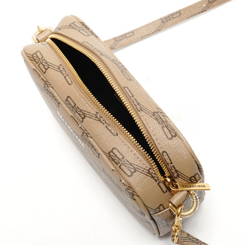 BALENCIAGA BB Monogram Signature 小号相机包 单肩包 米色 WS26176