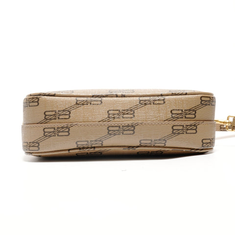 BALENCIAGA BB Monogram Signature 小号相机包 单肩包 米色 WS26176