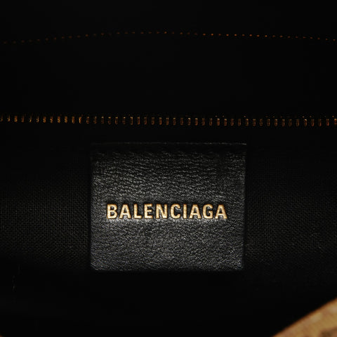 BALENCIAGA BB Monogram Signature 小号相机包 单肩包 米色 WS26176