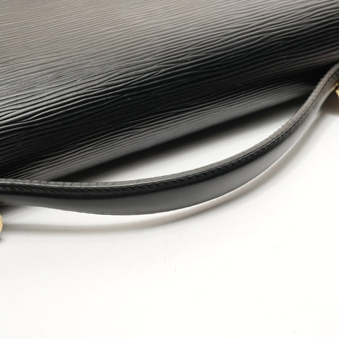 LOUIS VUITTON Epi Pochette Serie Dragonne manufactured in 2000 Shoulder Bag black WS26226