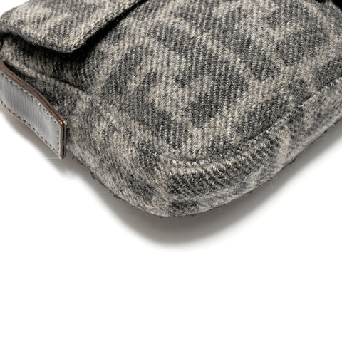 FENDI Wool Mamma Bucket One Belt Umhängetasche grau WS26356