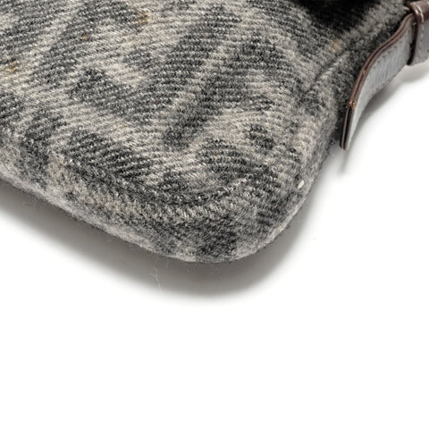 FENDI Wool Mamma Bucket One Belt Umhängetasche grau WS26356