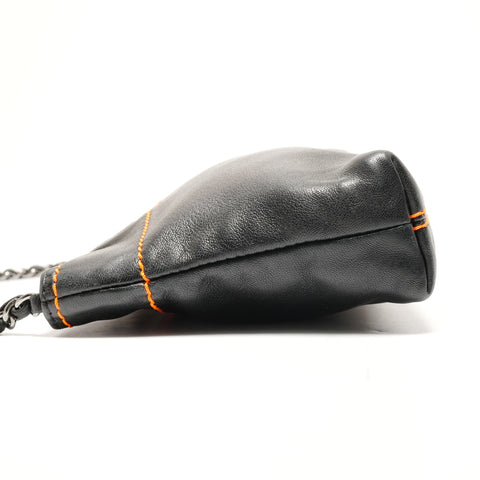 CHANEL Nr. 9 2004-2005 Lammfell Wild Stitch Umhängetasche schwarz WS26370