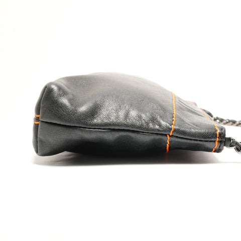 CHANEL Nr. 9 2004-2005 Lammfell Wild Stitch Umhängetasche schwarz WS26370