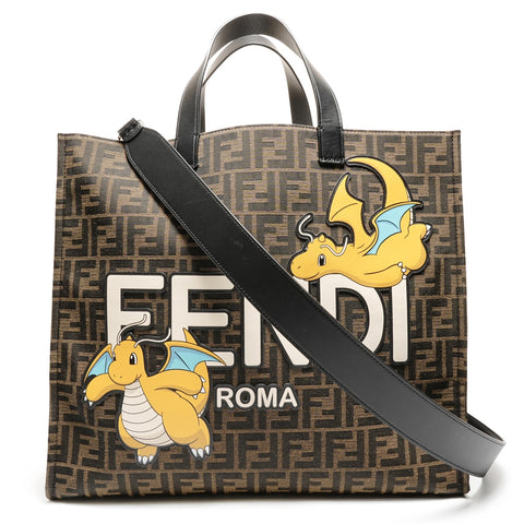 FENDI 神奇宝贝合作 Dragonite Zucca 图案帆布手提包棕色 WS26421