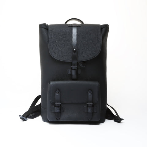louis vuitton christopher slim backpack Black Flags Savonches Elevate your everyday look with this timeless piece from Louis Vuitton LOUIS VUITTON Taurillon Clemence Christopher