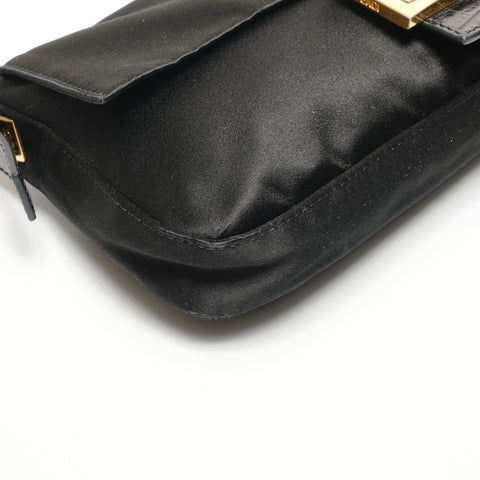 FENDI Satin Mamma Bucket mit Perlen Umhängetasche schwarz WS26709