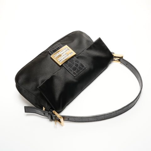 FENDI Satin Mamma Bucket mit Perlen Umhängetasche schwarz WS26709