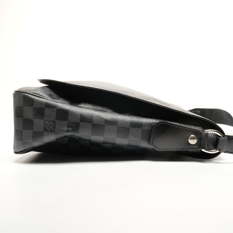 LOUIS VUITTON 2010 Damier Graphite Daniel GM Shoulder Bag black WS27287