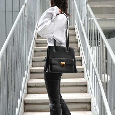 Salvatore Ferragamo Gancini leather Shoulder Bag black WS27334