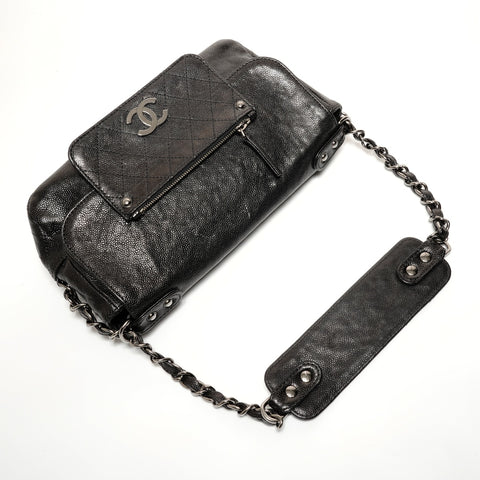 CHANEL No. 11 2006-2008 Caviar Skin Pocket in the City Shoulder Bag black WS27393