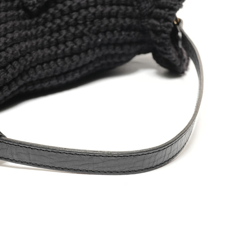 FENDI Knitted ruffle wool with logo charm Shoulder Bag black WS27394