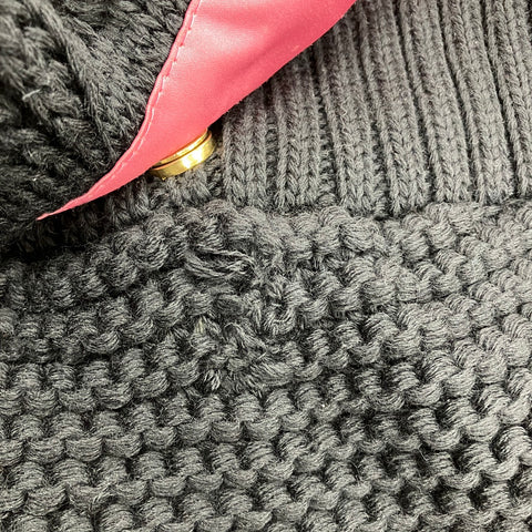 FENDI Knitted ruffle wool with logo charm Shoulder Bag black WS27394