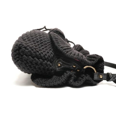 FENDI Knitted ruffle wool with logo charm Shoulder Bag black WS27394
