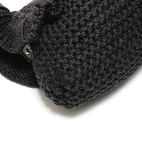 FENDI Knitted ruffle wool with logo charm Shoulder Bag black WS27394