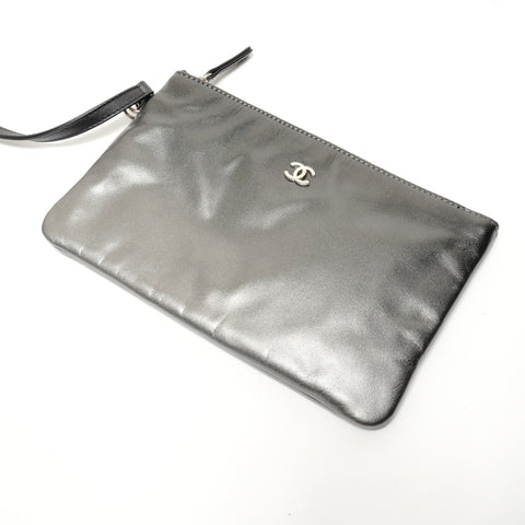 CHANEL 2022-2025 Chanel 22 Small Gradient Shoulder Bag Silver WS27947