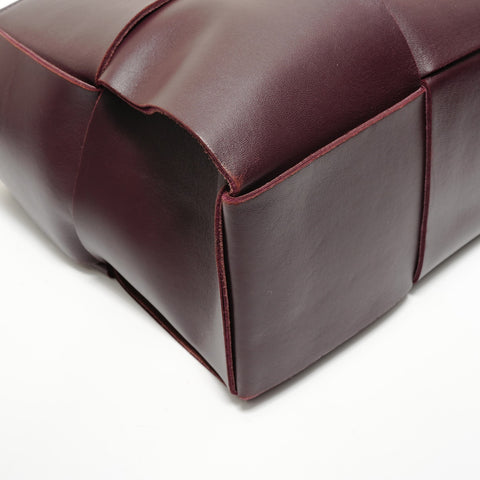 BOTTEGAVENETA Maxi Intrecciato Arco Bordeaux Tote Bag Red WS27971